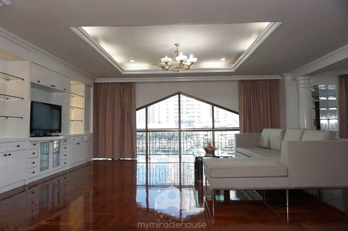 3 bedroom for rent pets allowed in Phrom Phong.