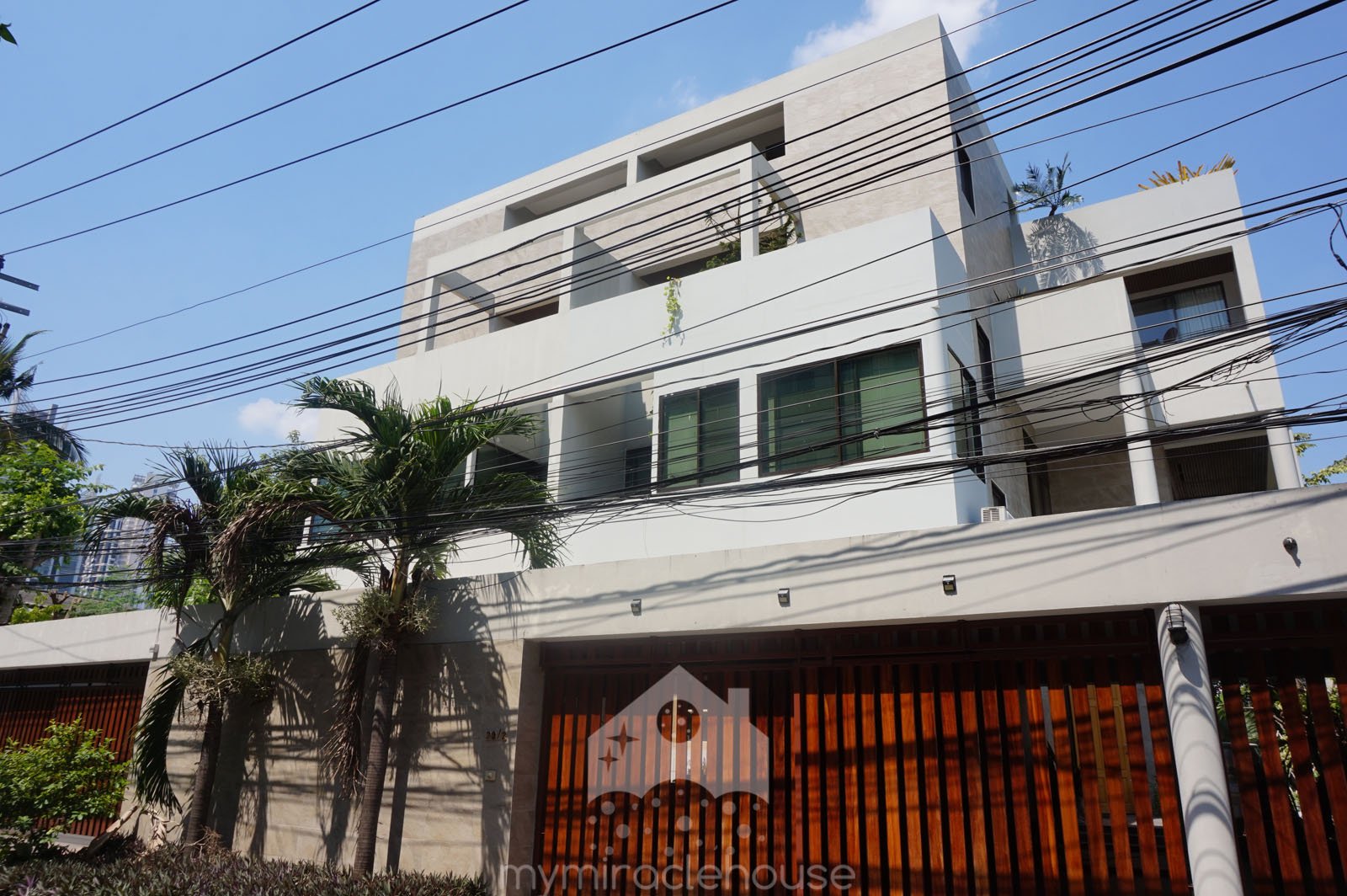 Twin house for rent closed to K-Vilage ,Phrom Phong.