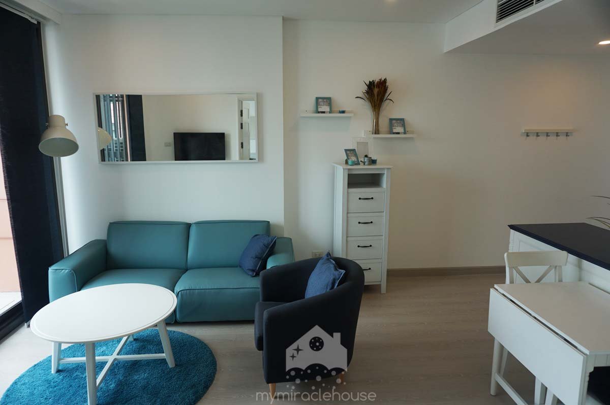 Corner 1 bedroom unit for rent in Aguston Sukhumvit 22.