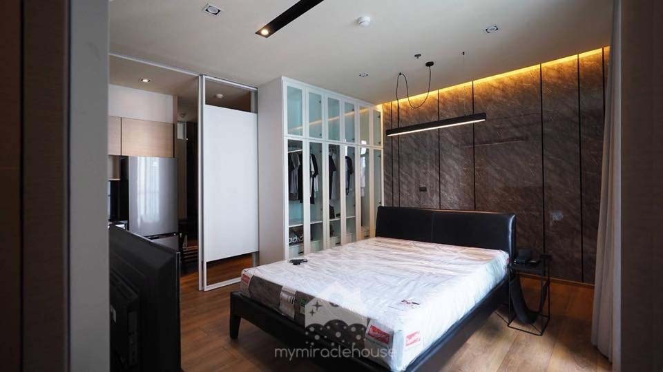1 bedroom for rent with fully-furnished in Park 24, Phrom Phong.
