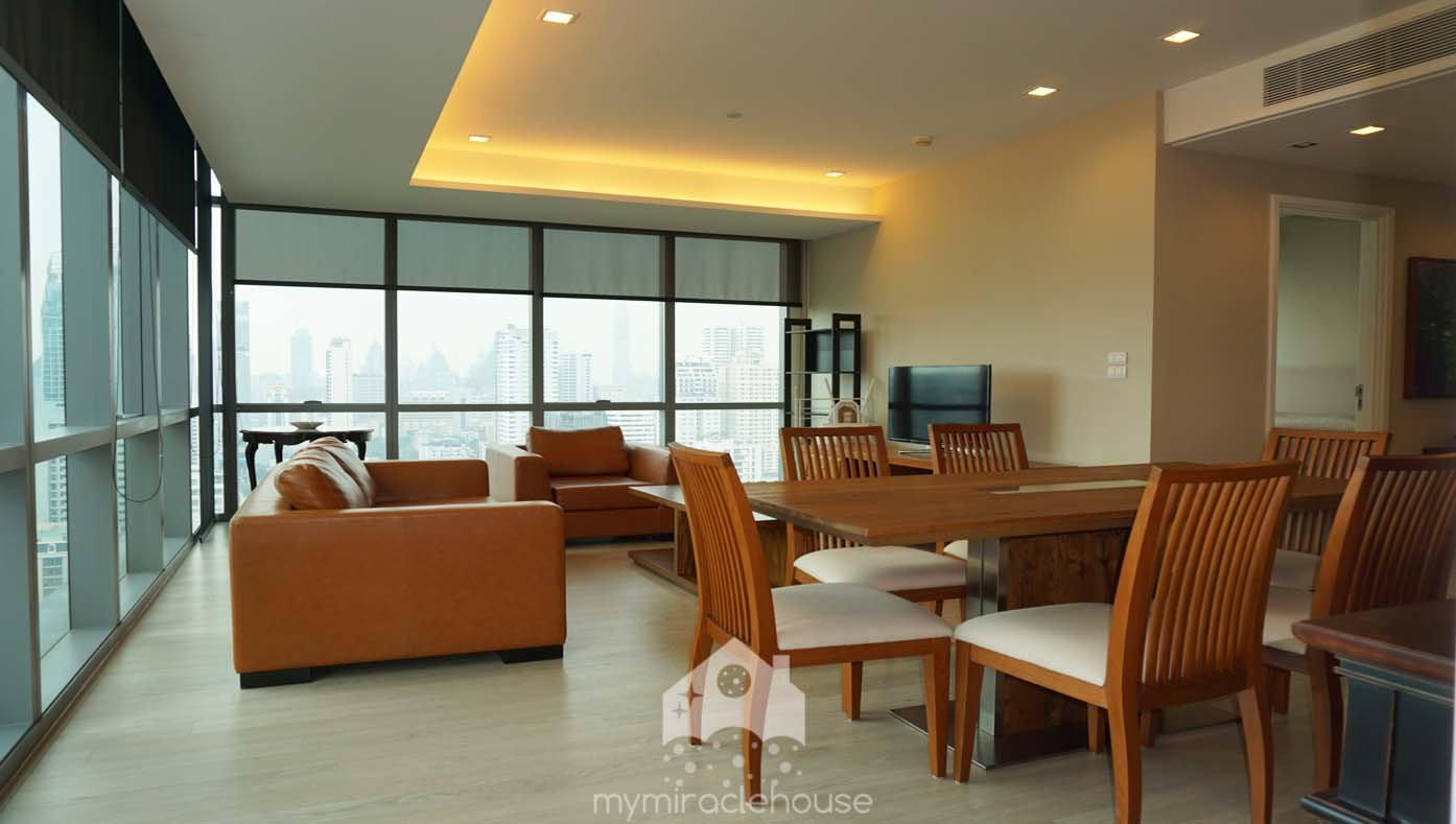 2 bedroom for rent in The Room Sukhumvit with open view.