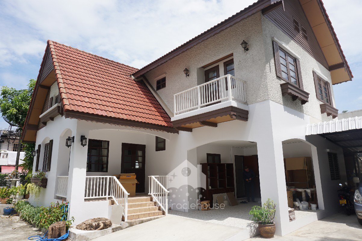 Single house for rent in Thong lo.