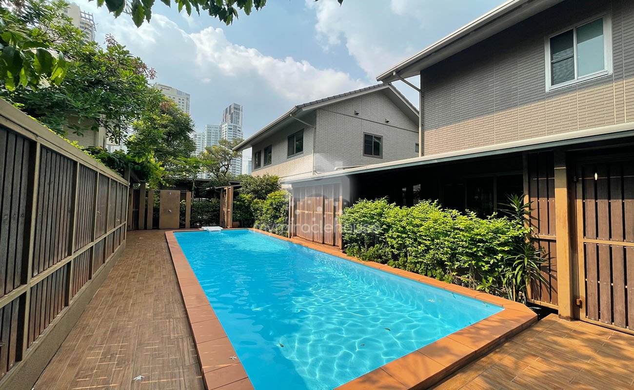 4 bedroom house for rent in private compound, Phrom Phong.
