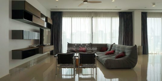 Fully-furnished 3 bedroom for rent with private swimming pool.