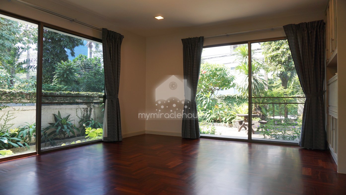 Pet friendly house for rent in secured compound in Sathorn, Bangkok.