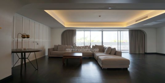 Newly renovated 4 bedroom for rent walking distance to BTS Asoke.