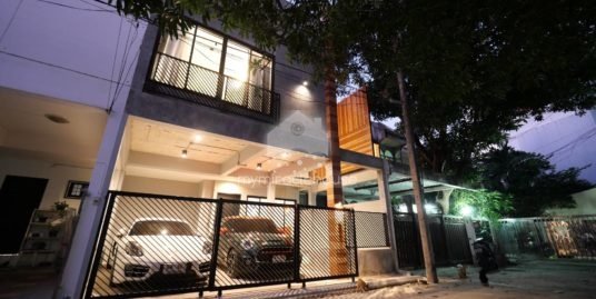 Newly renovated townhouse 3 bedroom for rent in Thong Lo.