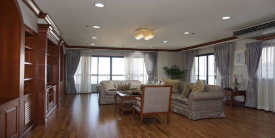 Pet friendly fully-furnished 3 bedroom for rent in Asoke.