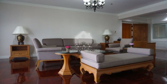 Beautiful fully-furnished 4 bedroom for rent in Phrom Phong.