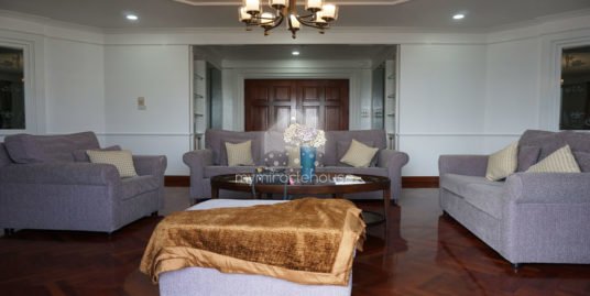 Pet friendly fully-furnished 4 bedroom for rent in Phrom Phong area.