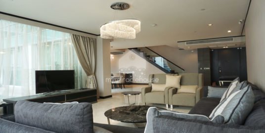 Beautiful 3 bedroom for rent with private swimming pool in Sukhumvit.