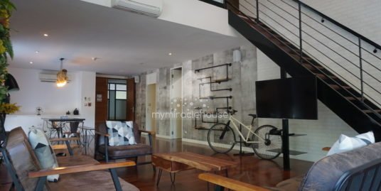 Massive lofts style 3 bedroom duplex for rent in Ploenchit Bangkok.