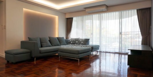 Newly renovated 3 bedroom for rent walking distance to BTS Phrom Phong.