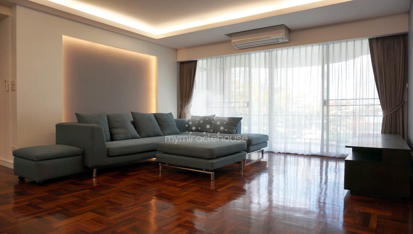 Newly renovated 3 bedroom for rent walking distance to BTS Phrom Phong.