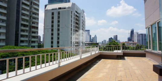 Baan Siri 24 for rent with big balcony walking distance to BTS Phrom Phong.