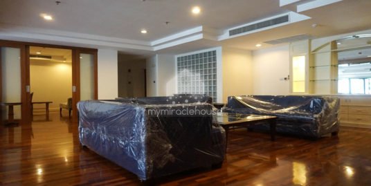 Fully-furnished 3 bedrooms for rent in Thong Lo.