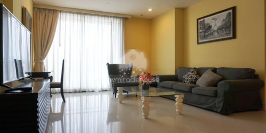 Pet friendly 2 bedroom for rent in Aguston Sukhumvit 22.