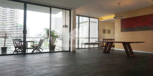 Partly-furnished 2+1 bedrooms for rent closed to BTS Asoke.