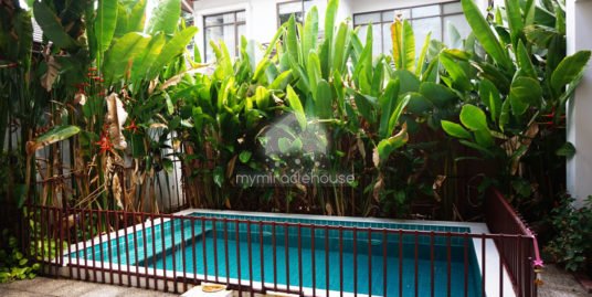 Single house for rent in Phrom Phong with private pool.