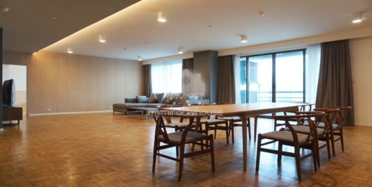 Newly renovated 4 bedroom closed to BTS Phrom Phong.