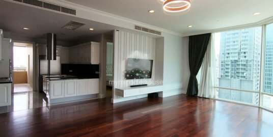 Luxurious 3 bedrooms for rent in Royce Condominium.