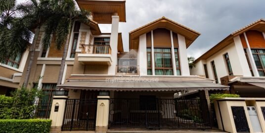 Luxurious house for rent in Baan Sansiri BTS Phrakanong.