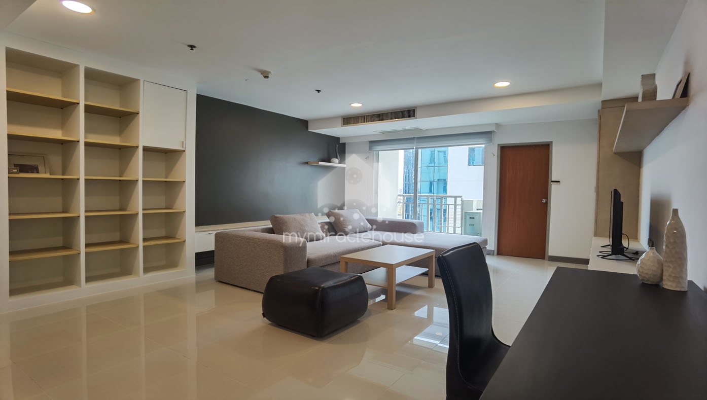 Newly renovated 2 bedrooms for rent walking distance to BTS Thong Lo.