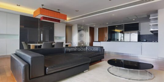 Fully-furnished 3 bedrooms for rent with amazing city view on high floor