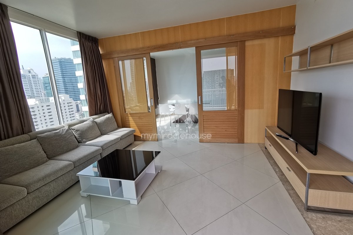 Fully furnished 2 bedrooms for rent in Empire Place Sathorn.