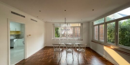 Pet friendly 3 stories townhome for rent in Sukhumvit 31