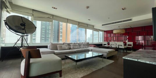 3 Bedroom Condo for Sale or Rent in Siri Residence near BTS Phrom Phong.