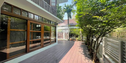 Cozy house for rent in private compound closed to BTS Phrom Phong.