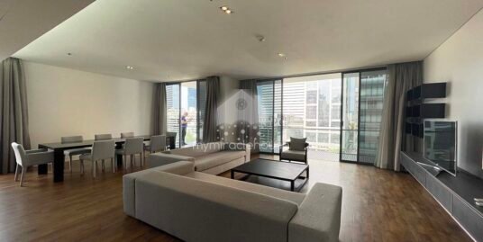 Beautiful 3 bedrooms for rent with balcony in Domus Sukhumvit 18.