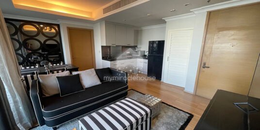 Stylish fully-furnished one bedroom for rent in Ploenchit.