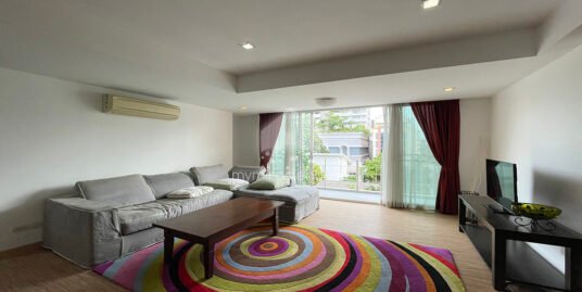 Fully-furnished 3 bedrooms for rent in Phrom Phong.