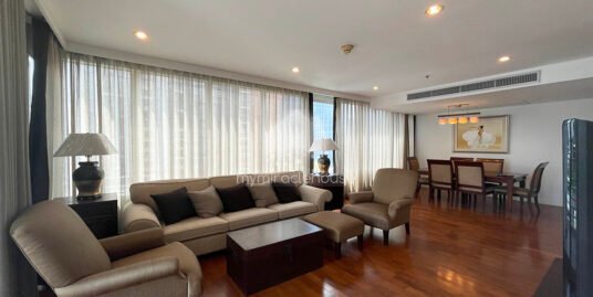 Fully-furnished 3 bedrooms for rent in Siri Residence Sukhumvit 24.