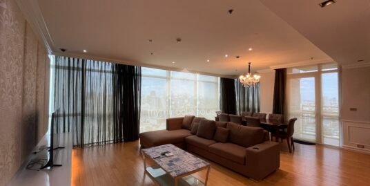 Athenee Residence 3 bedrooms for rent on very high floor.