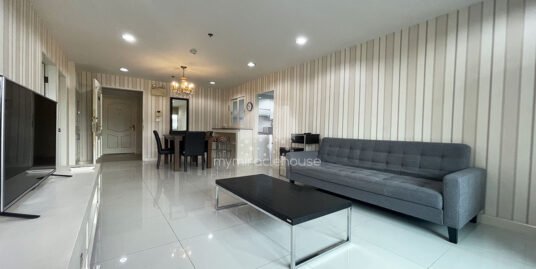 Spacious 1 bedroom for rent walking distance to BTS Phrom Phong.