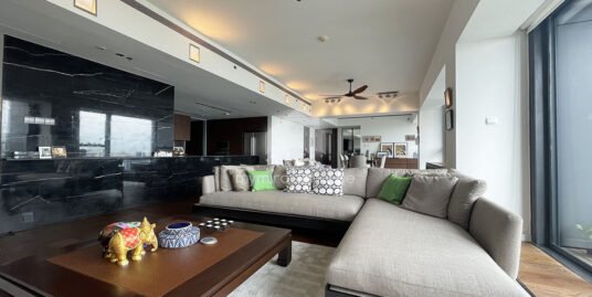 Spacious 2 bedrooms for rent in The Met Sathorn city view.