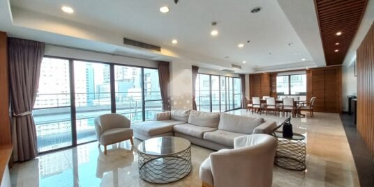 Fully-furnished 3 bedrooms plus study room for rent with private pool.