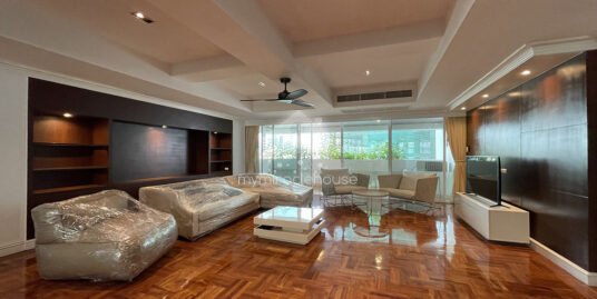 Pet-friendly 4 bedrooms for rent with big balcony in Asoke