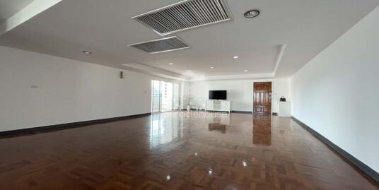 Partly-furnished 3 bedrooms for rent in Phrom Phong with big balcony.