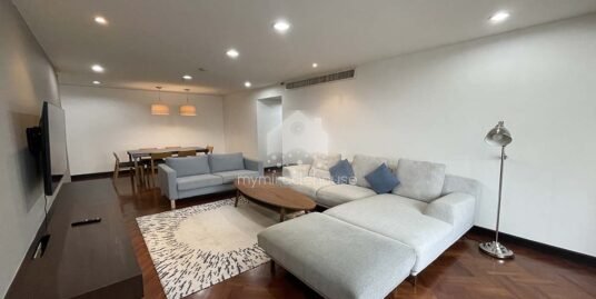 Fully-furnished 2 bedrooms for rent walking distance to BTS Phrom Phong.