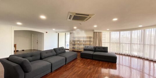 Fully-furnished 3 bedrooms for rent with large terrace closed to BTS Asoke.